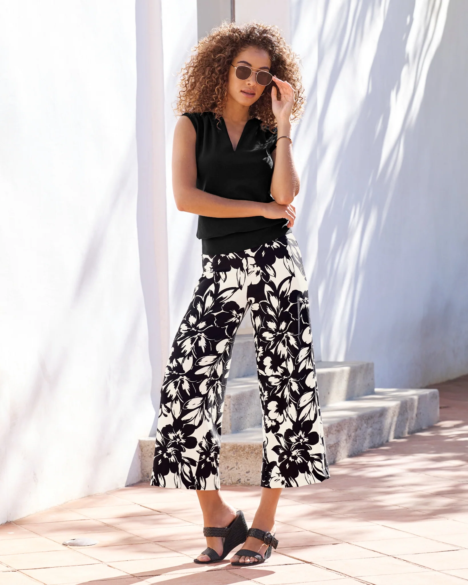 Beyond Travel Contrast Fleurs Print Wide Leg Crop Pant Ivory Coast/Jet Black