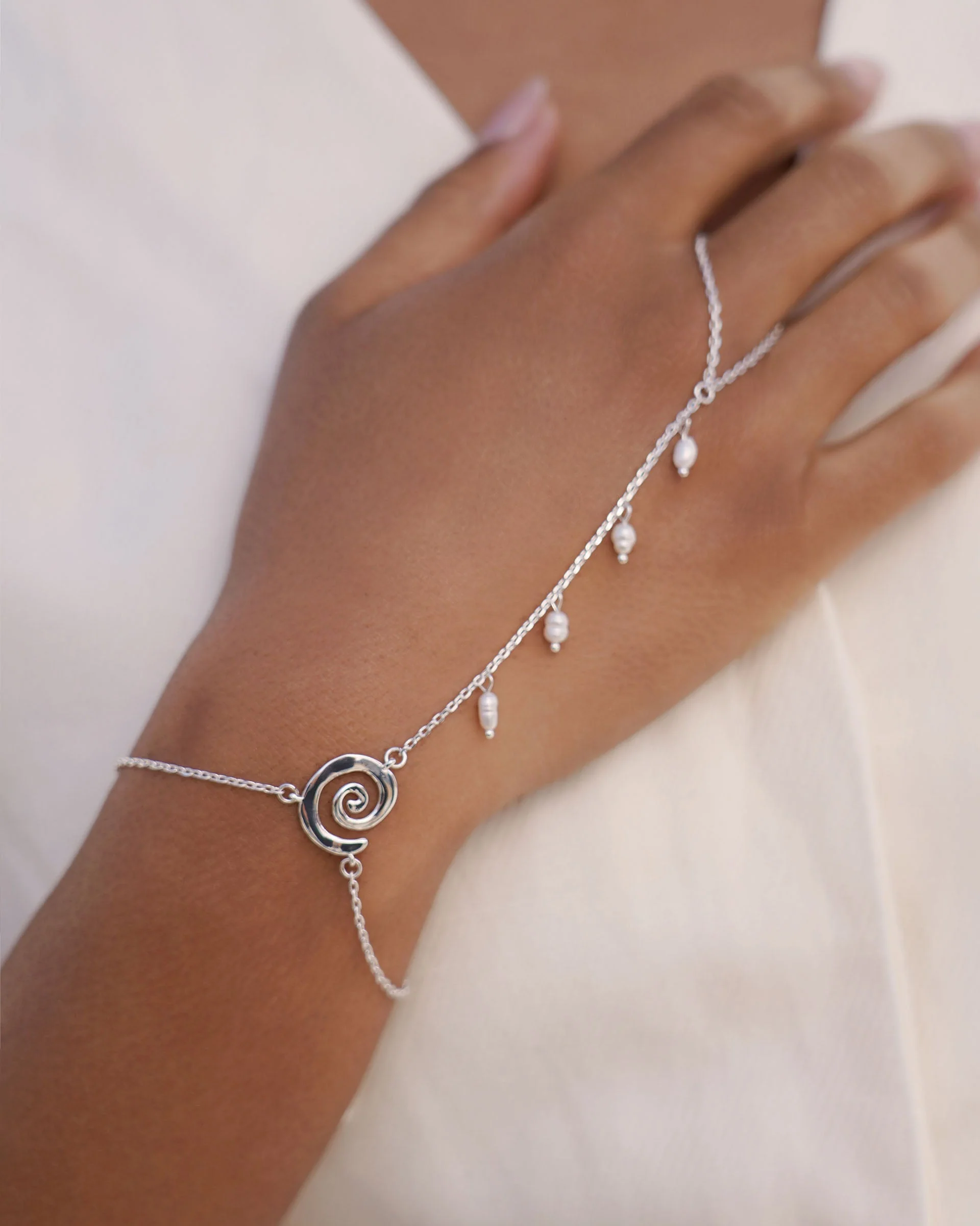 Aura Pearl Hand Chain