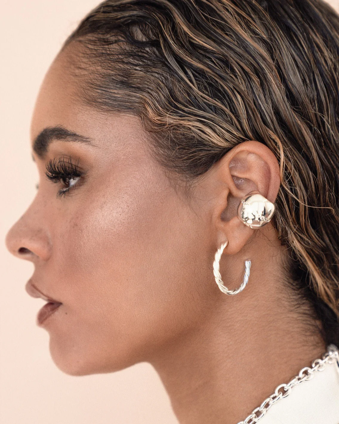 Center Crystal Line Chunky Ear Cuff