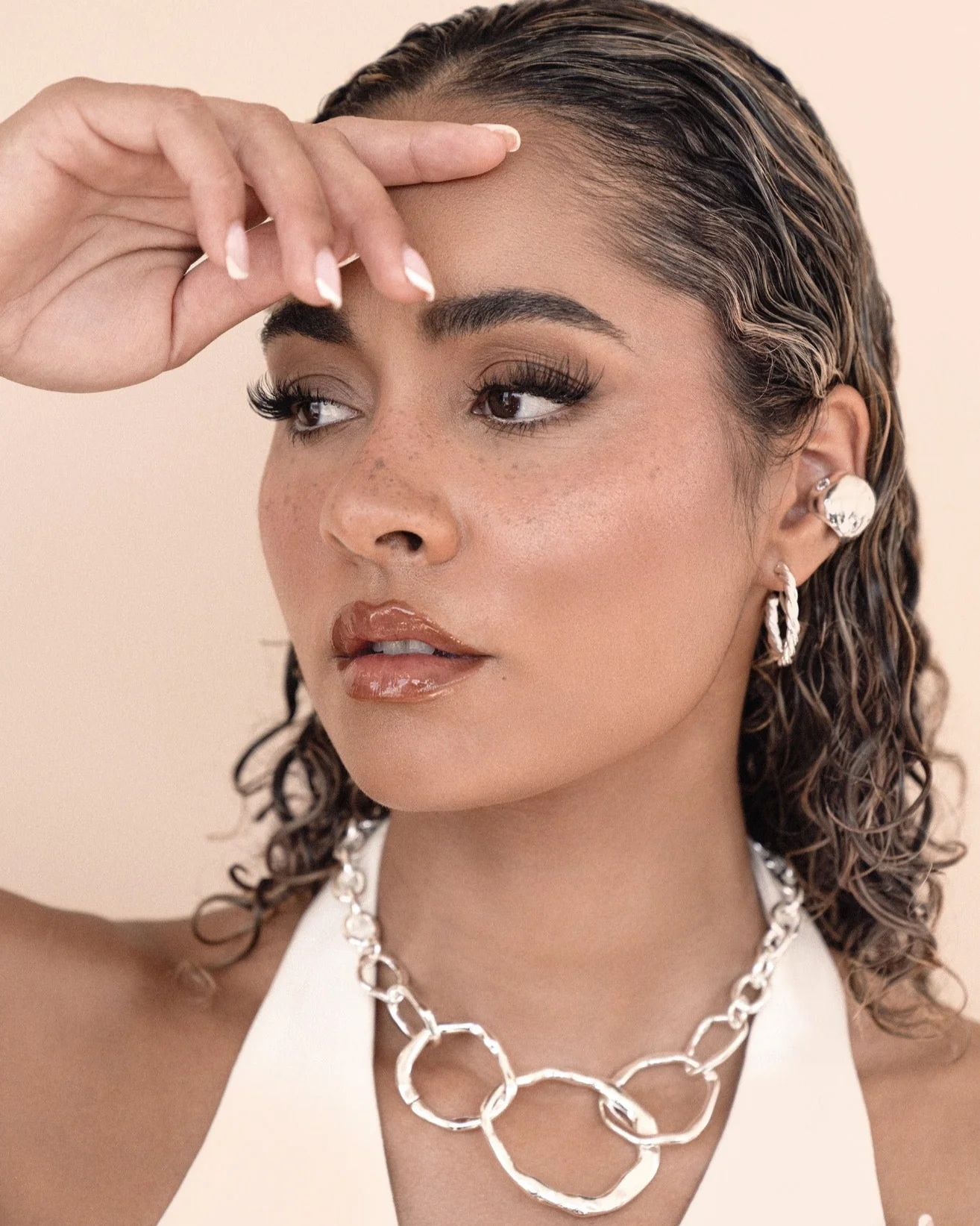 Center Crystal Line Chunky Ear Cuff