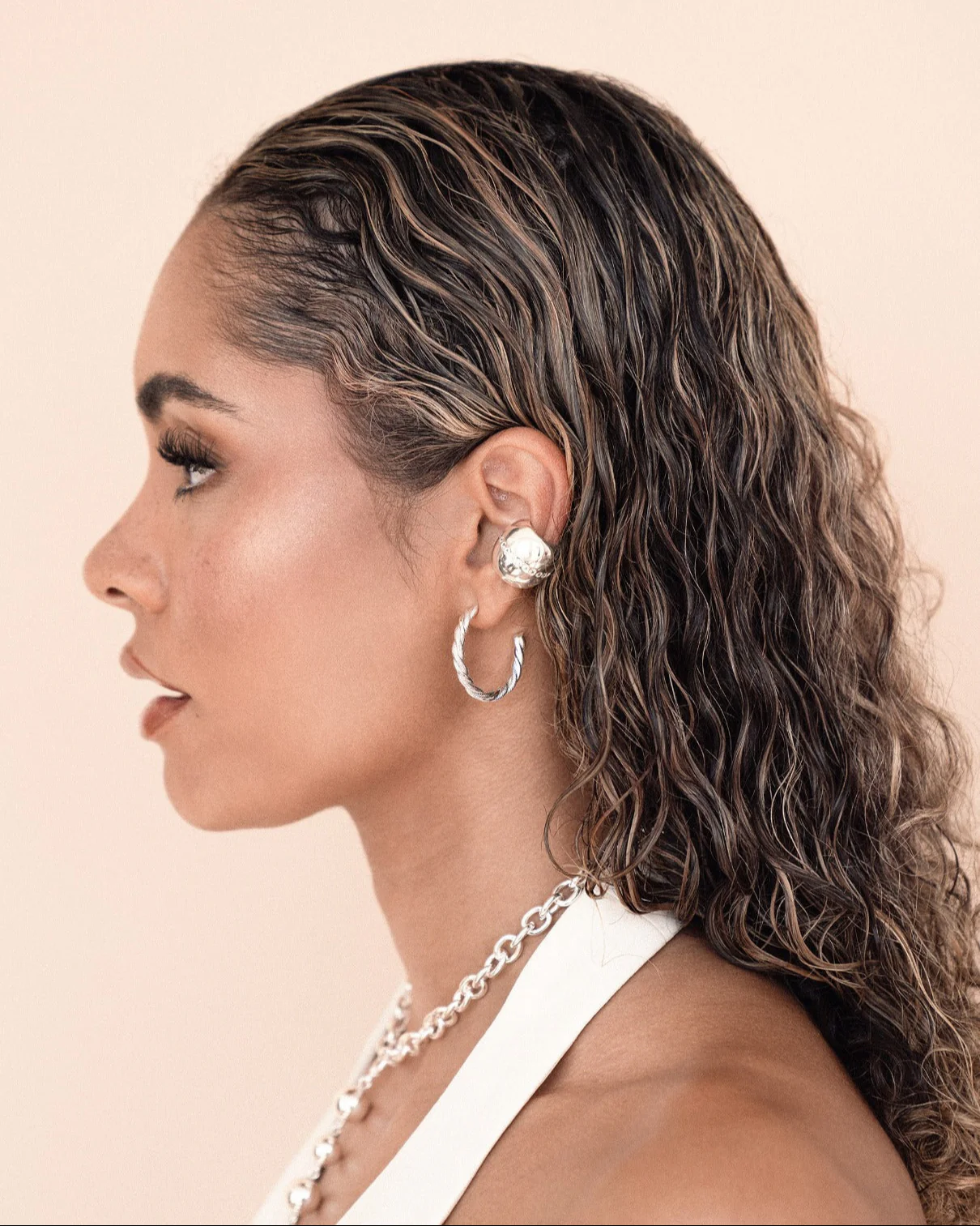 Center Crystal Line Chunky Ear Cuff