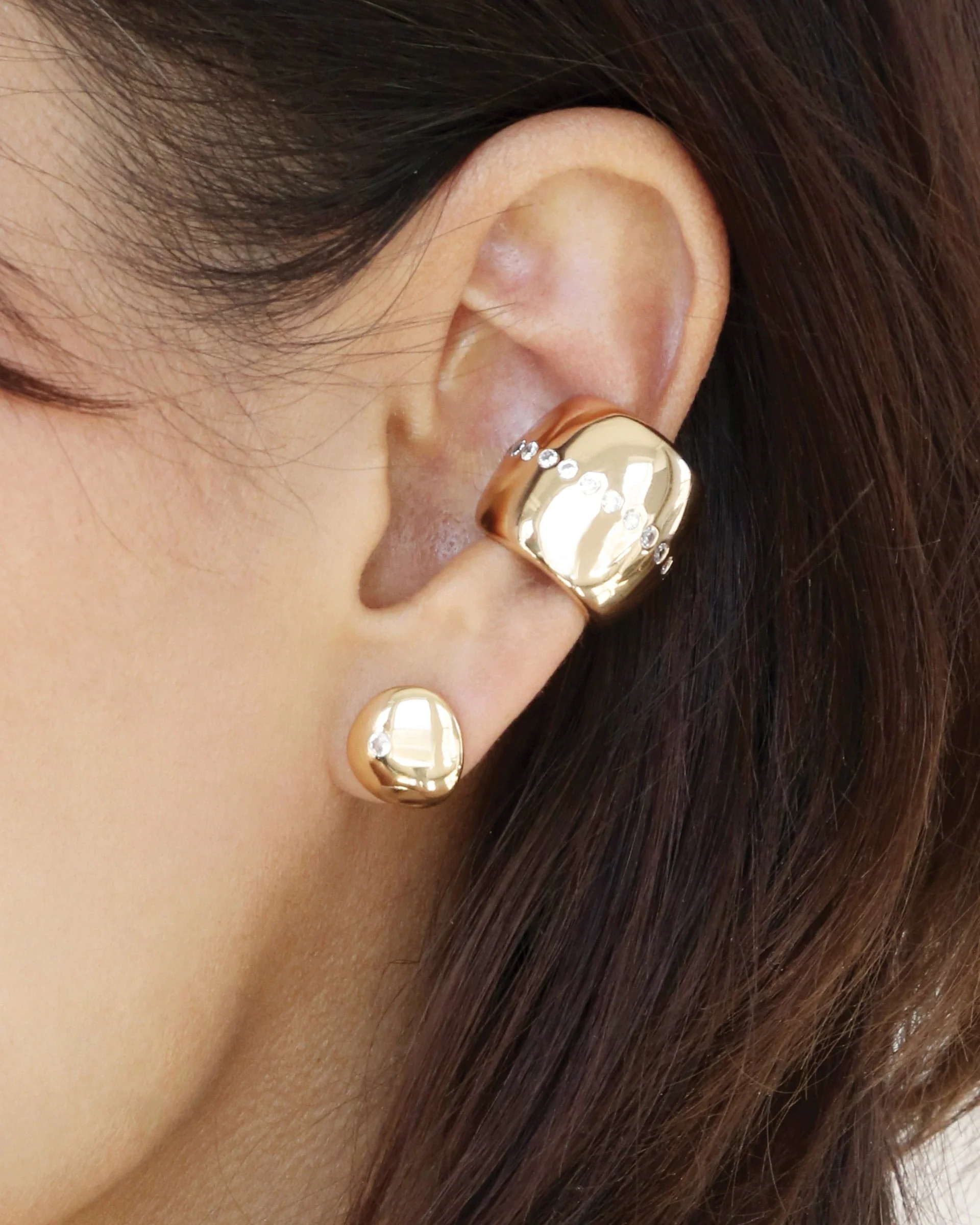 Center Crystal Line Chunky Ear Cuff