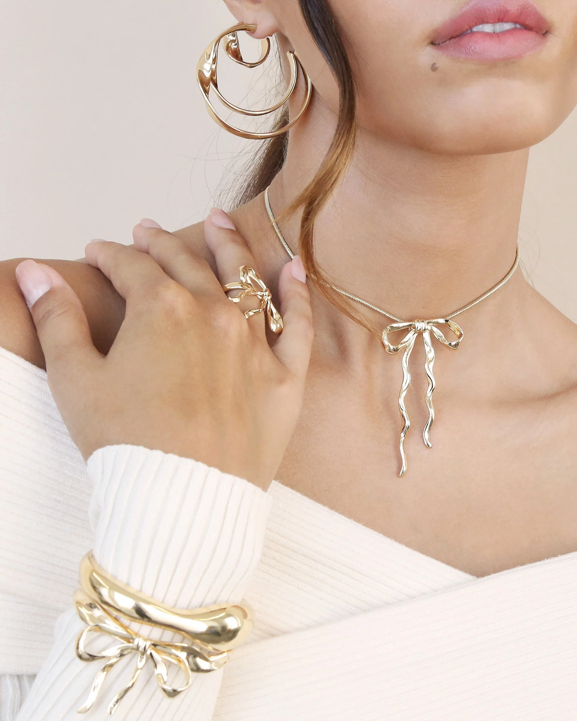 Bow Organica Pendant Necklace