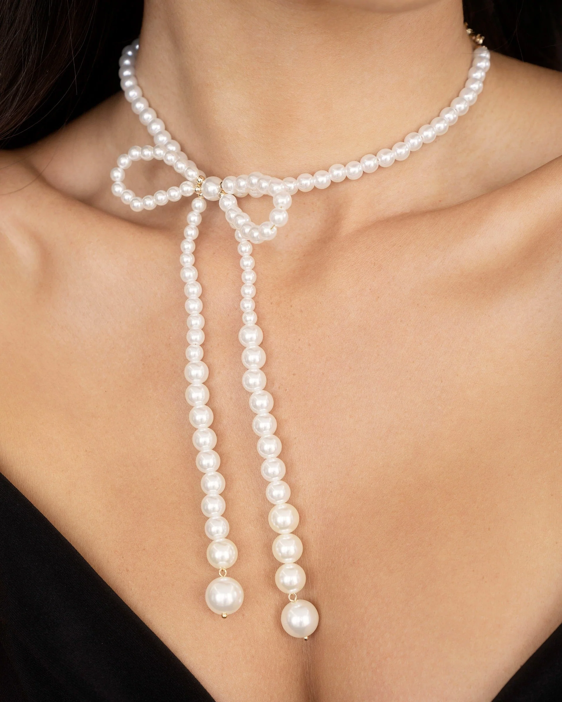 Venus Pearl Bow Necklace